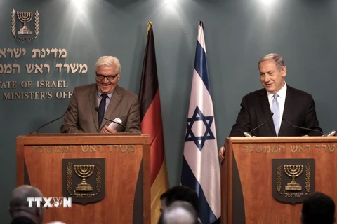 Thủ tướng Israel Benjamin Netanyahu (phải) trong cuộc gặp với Ngoại trưởng Đức Frank-Walter Steinmeier. (Nguồn: AFP/TTXVN)