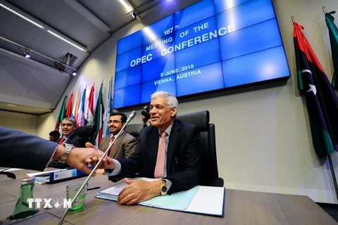 Tổng thư ký OPEC Abdullah al-Badri (giữa) phát biểu trước lễ khai mạc cuộc họp của OPEC tại Vienna. (Nguồn: THX/TTXVN)