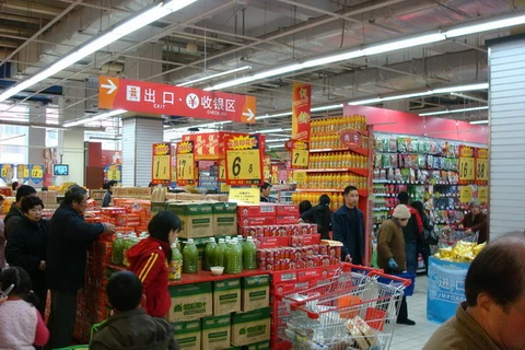 Người dân mua hàng tại một siêu thị ở Trung Quốc. (Nguồn: themaninchina.com)