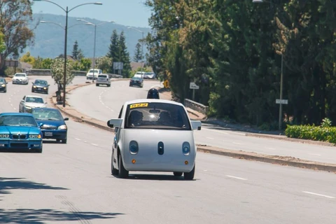 Mẫu xe tự lái của Google 'lang thang' trên con phố tại Mountain View. (Nguồn: Google)