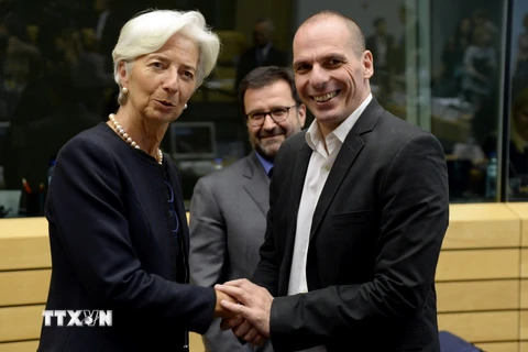 Bộ trưởng Tài chính Hy Lạp Yanis Varoufakis (phải) và Tổng giám đốc Quỹ Tiền tệ Quốc tế Christine Lagarde tại một cuộc họp. (Nguồn: AFP/TTXVN)