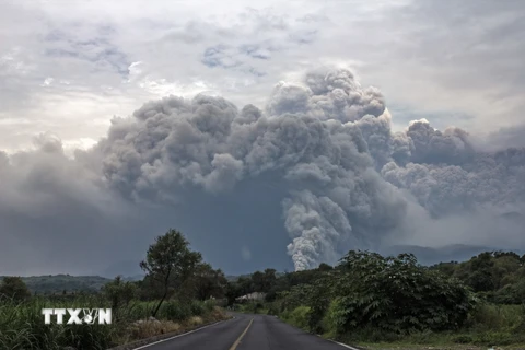 Núi lửa El Colima phun tro bụi tại Tonila. (Nguồn: AFP/ TTXVN)