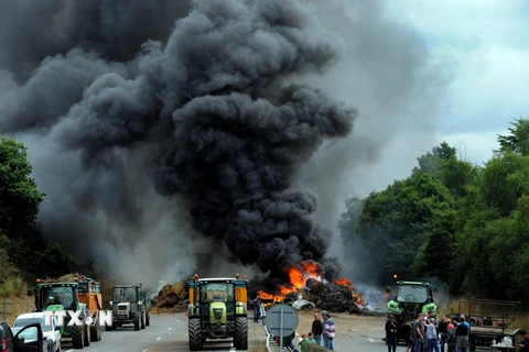 Quang cảnh cuộc biểu tình ở Morlaix, miền tây nước Pháp. (Nguồn: AFP/TTXVN)