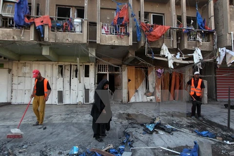 Hiện trường một vụ đánh bom liều chết tại quận Bayaa, phía Tây Baghdad. (Nguồn: AFP/TTXVN)
