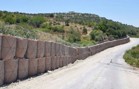 Thổ Nhĩ Kỳ xây dựng một bức tường chống các vụ bắn rocket dọc theo biên giới với Syria. (Nguồn: DHA)