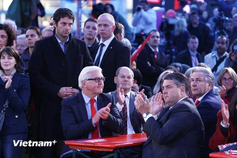Nhiều lãnh đạo cấp cao đảng SPD tại một cuộc vận động tranh cử ở Berlin năm 2013. (Ảnh: Mạnh Hùng/Vietnam+)