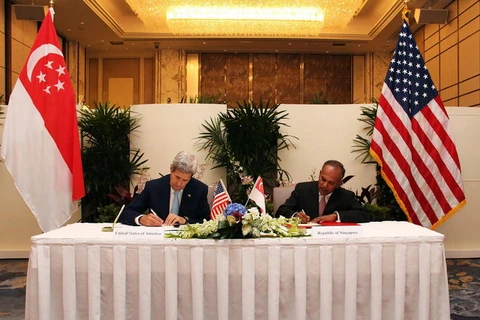 Ngoại trưởng Mỹ John Kerry và Ngoại trưởng Singapore K. Shanmugam tại cuộc gặp. (Nguồn: MFA)