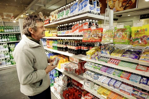 Người dân Thụy Sĩ chọn mua hàng tại một siêu thị. (Nguồn: didierruef.com)