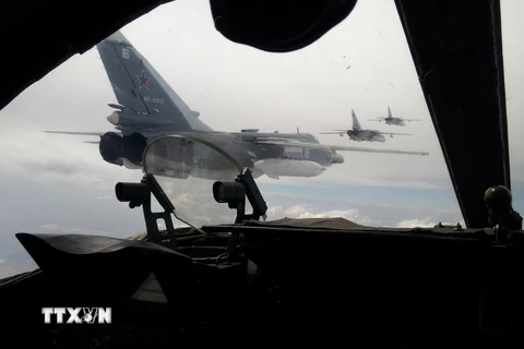 Máy bay ném bom Su-24 của Không quân Nga tham gia một cuộc tập trận. (Nguồn: AFP/TTXVN)