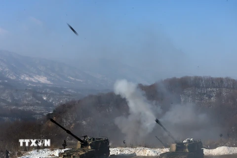 Một cuộc tập trận của lực lượng pháo binh Hàn Quốc. (Nguồn: Yonhap/TTXVN)