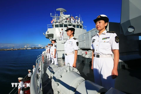 Các tàu hải quân Trung Quốc cập Trân Châu Cảng ở Hawaii. (Nguồn: THX/TTXVN)