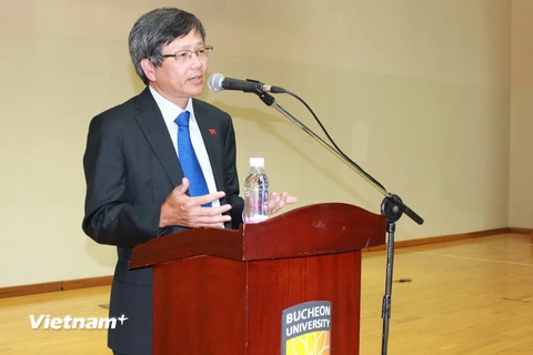 Đại sứ Phạm Hữu Chí phát biểu tại buổi lễ. (Ảnh: Phạm Duy/Vietnam+)