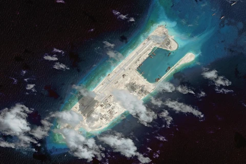 Ảnh chụp từ vệ tinh về hiện trạng bãi Đá Chữ Thập ở Trường Sa (Nguồn: Guardian)