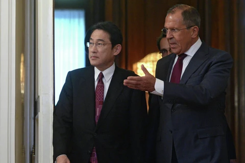 Ngoại trưởng Nga Sergei Lavrov và người đồng cấp Nhật Bản Fumio Kishida tại cuộc hội đàm. (Nguồn: Sputniknews)