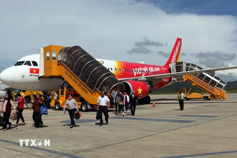 Máy bay của Vietjet Air trả khách tại sân bay Liên Khương (Lâm Đồng). (Ảnh minh họa: Huy Hùng/TTXVN)