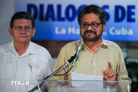 Trưởng đoàn đàm phán FARC Ivan Marquez (phải) tại cuộc đàm phán hòa bình với Chính phủ Colombia. (Nguồn: AFP/TTXVN)