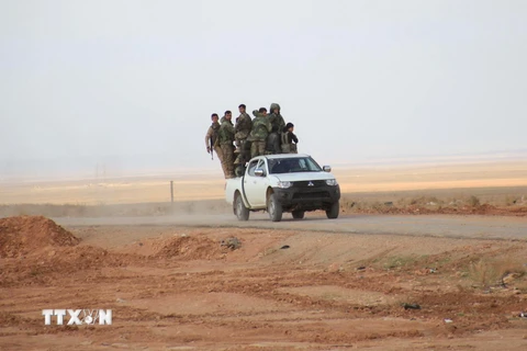 Lực lượng ủng hộ Chính phủ sau khi giành lại quyền kiểm soát tuyến đường tiếp tế duy nhất tới thành phố Aleppo. (Nguồn: AFP/TTXVN)