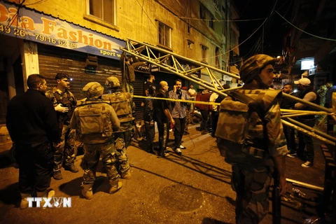 Binh sỹ Liban phong tỏa hiện trường vụ đánh bom. (Nguồn: AFP/TTXVN)