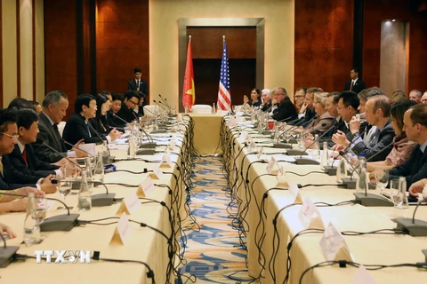 Chủ tịch nước Trương Tấn Sang toạ đàm với các Tập đoàn Hoa Kỳ, trong chương trình Hội nghị cấp cao APEC lần thứ 23 tại Philippines. (Ảnh: Nguyễn Khang/TTXVN)