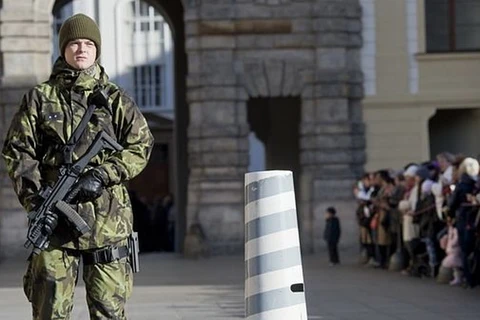 Các biện pháp an ninh được tăng cường ở trung tâm Prague. (Nguồn: CTK)