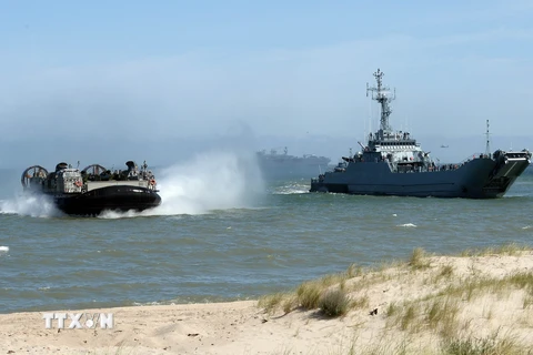 Tàu hải quân NATO trong một cuộc tập trận. (Nguồn: AFP/TTXVN)
