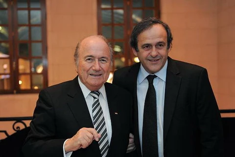 Michel Platini và Sepp Blatter đối mặt án phạt cấm hoạt động bóng đá 7 năm. (Nguồn: sportskeeda.com)