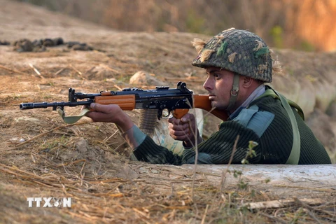 Binh sỹ Ấn Độ làm nhiệm vụ tại khu vực căn cứ Pathankot. (Nguồn: AFP/TTXVN)