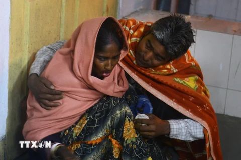 Một nạn nhân bị thương trong trận động đất được điều trị tại bệnh viện ở Siliguri. (Nguồn: AFP/TTXVN)