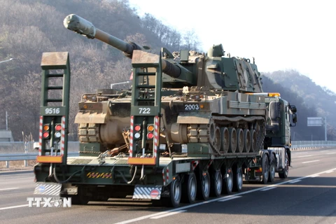 Bích kích pháo của Hàn Quốc được triển khai ở thành phố biên giới Paju, gần Khu phi quân sự (DMZ) giữa hai miền, ngày 8/1. (Nguồn: YONHAP/TTXVN)