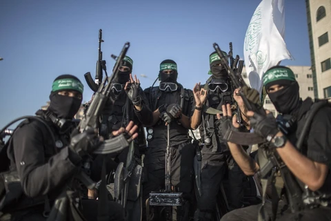 Các thành viên Lữ đoàn Ezzedine al-Qassam, cánh vũ trang của phong trào Hamas tại thành phố Gaza. (Nguồn: THX/TTXVN)