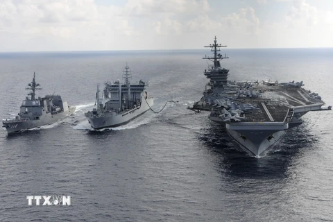 Tàu chiến của Mỹ, Nhật Bản trong một cuộc tập trận. (Nguồn: AFP/TTXVN) 