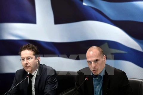 Bộ trưởng Tài chính Hy Lạp Yanis Varoufakis (phải) và Chủ tịch Nhóm Eurozone Jeroen Dijsselbloem trong cuộc gặp tại Athens. (Nguồn: AFP/ TTXVN)