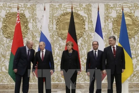 Các nhà lãnh đạo Belarus, Nga, Ukraine, Đức, Pháp chụp ảnh chung tại hội nghị. (Nguồn: AFP/TTXVN)
