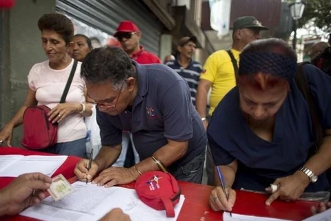 Hơn 8 triệu chữ ký phản đối Mỹ trừng phạt Venezuela