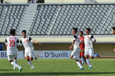 Đại thắng Indonesia, U19 Việt Nam vươn lên ngôi đầu bảng 