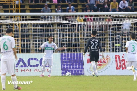 Khánh Hòa Sanna "dạy" cho Công Phượng và đồng đội bài học V-League