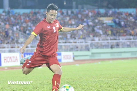 Hữu Dũng từng ghi một bàn thắng rất đẹp vào lưới U23 Thái Lan hồi tháng 3/2015. (Ảnh: Minh Chiến/Vietnam+)