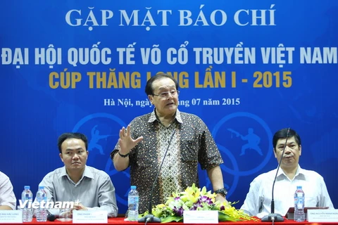 Chủ tịch Liên đoàn Hoàng Vĩnh Giang phát biểu trong cuộc họp báo trước thềm Đại hội. (Ảnh: Minh Chiến/Vietnam+)