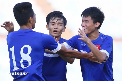 Màn trình diễn ấn tượng của cá nhân Phan Thanh Hậu (ngoài cùng bên phải) đã mang về thắng lợi cho U19 Việt Nam. (Ảnh: Minh Chiến/Vietnam+)