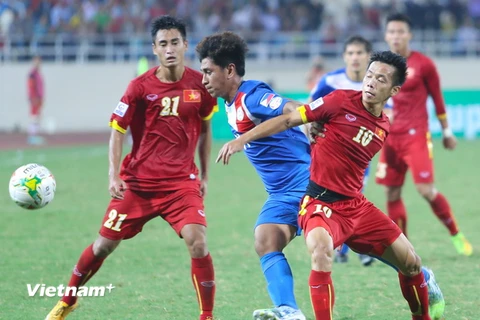 Đội tuyển Philippines (áo xanh) từng thua 0-3 trước Việt Nam hồi năm ngoái. (Ảnh: Minh Chiến/Vietnam+)
