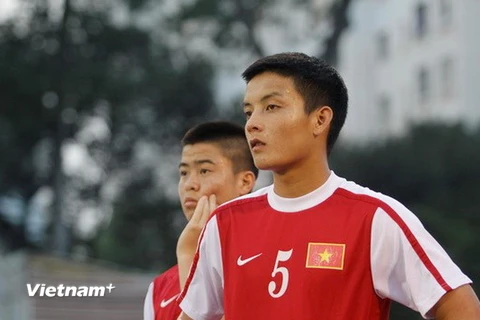 Trung vệ Văn Khánh (số 5) từng bị loại khỏi U19 Việt Nam vì chơi bạo lực. (Ảnh: Minh Chiến/Vietnam+)