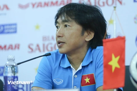 Huấn luyện viên Miura đánh giá cao hậu vệ trái của tuyển Iraq. (Ảnh: Minh Chiến/Vietnam+)
