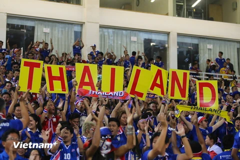 Chỉ với hơn 2.000 fan, người Thái thực sự đã dậy cho Việt Nam một bài học về cách cổ vũ chuyên nghiệp. (Ảnh: Minh Chiến/Vietnam+)