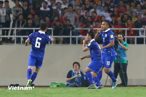 Cận cảnh pha Thái Lan chơi tiki-taka phá lưới tuyển Việt Nam