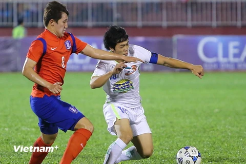 Công Phượng và U21 Hoàng Anh Gia Lai đã phải nhận thất bại 0-1 trước U19 Hàn Quốc trong ngày ra quân tại giải U21 quốc tế 2015 tối qua (21/11). (Ảnh: Minh Chiến/Vietnam+)