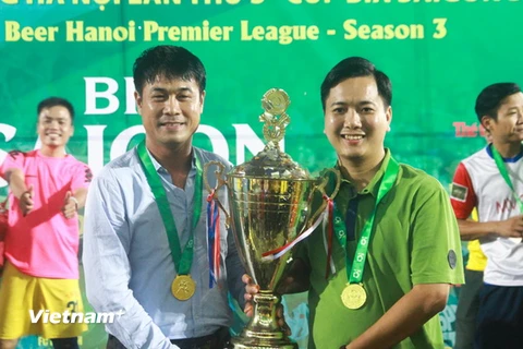 MV Corp đăng quang Ngoại hạng Hà Nội lần đầu tiên trong lịch sử. (Ảnh: Hiếu Lương/Vietnam+)