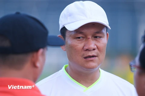 Ông Tuấn khẳng định với U21 Hoàng Anh Gia Lai, tấn công là lựa chọn duy nhất. (Ảnh: Minh Chiến/Vietnam+)
