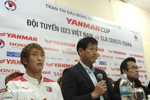 Huấn luyện viên Kazuhiro Murata của Cerezo Osaka ở đẳng cấp thấp hơn ông Miura rất nhiều. (Ảnh: Đỗ Đen/Vietnam+)