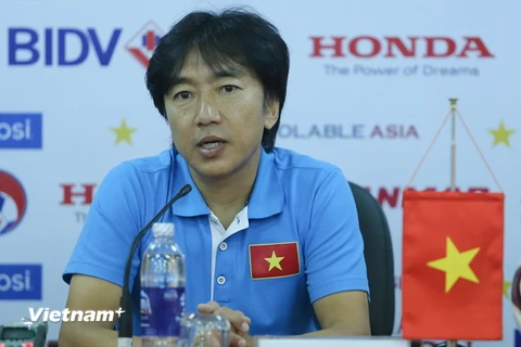 Ông Miura tiết lộ U23 Việt Nam đã có những biểu hiện "buông súng" trong trận tái đấu JFL Selection. (Ảnh: Minh Chiến/Vietnam+)