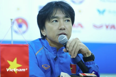 Huấn luyện viên Miura buồn bã vì U23 Việt Nam chơi hay nhưng vẫn thua. (Ảnh: Minh Chiến/Vietnam+)